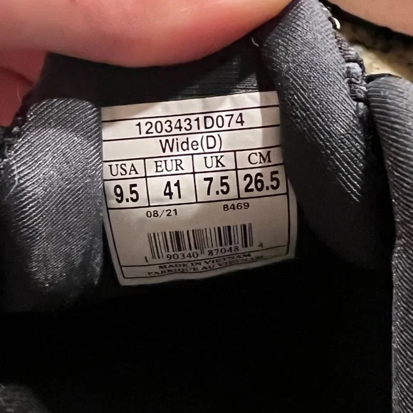 Brooks Women's Athletic Shoes in Black and Pink - Picture 4 of 4